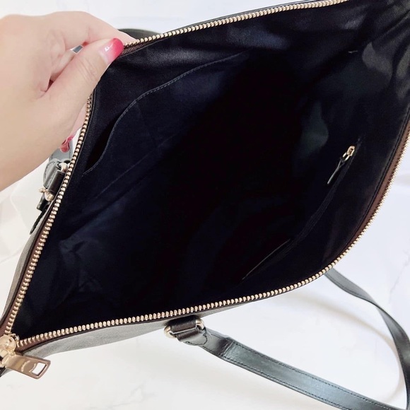 NWT - Only 1 Left- COACH Gallery Tote In Signature Canvas -Beautiful and Useful - Picture 10 of 16